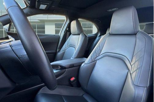 2025 Lexus UX 300h Base