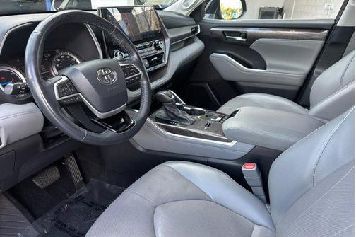 2022 Toyota Highlander Hybrid Limited