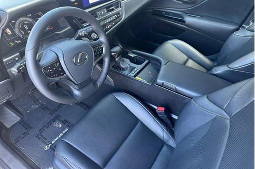 2025 Lexus ES 300h Base