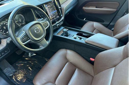 2021 Volvo XC60 Recharge Plug-In Hybrid T8 Inscription Expression