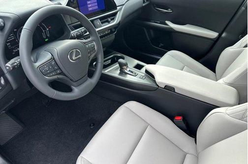 2025 Lexus UX 300h Base