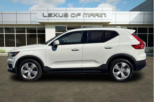 2020 Volvo XC40 T5 Momentum