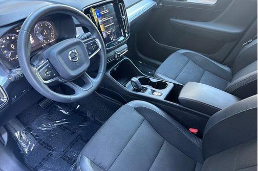 2020 Volvo XC40 T5 Momentum