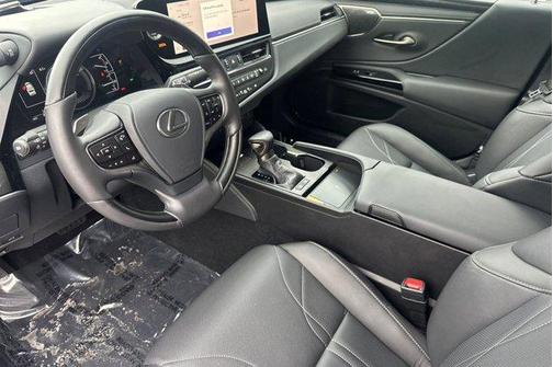 2025 Lexus ES 300h Luxury
