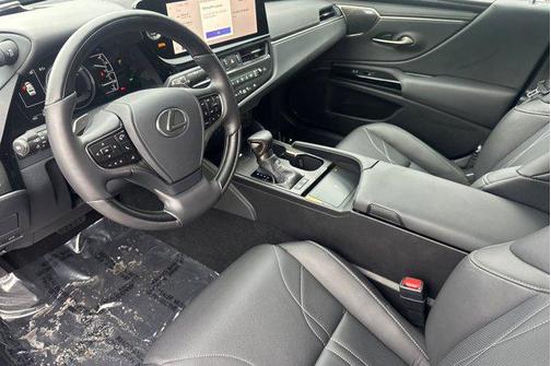 2025 Lexus ES 300h Luxury