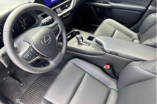 Iridium 2026 Lexus UX 300h Base