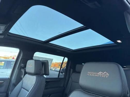 2025 Chevrolet Suburban 4WD High Country