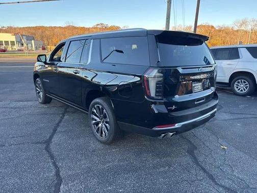 2025 Chevrolet Suburban 4WD High Country
