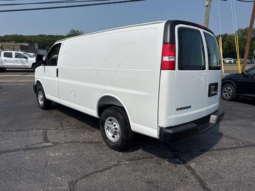 2025 Chevrolet Express 2500 RWD 2500 Regular Wheelbase WT