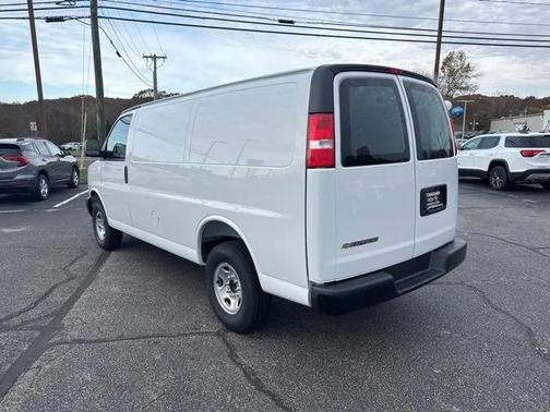 2025 Chevrolet Express 2500 RWD 2500 Regular Wheelbase WT