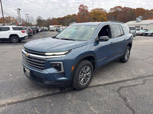 2025 Chevrolet Traverse LT