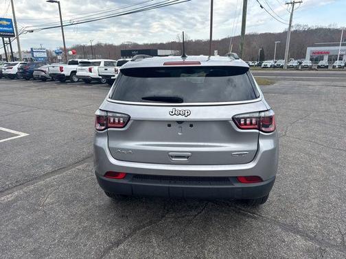 Billet Silver Metallic Clearcoat 2022 Jeep Compass Latitude