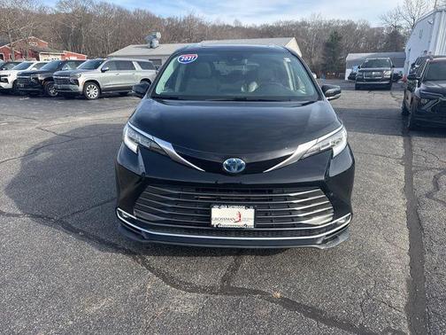 2021 Toyota Sienna Limited 7-Passenger