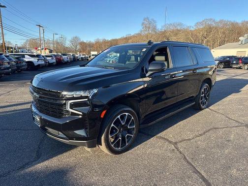 2023 Chevrolet Suburban RST