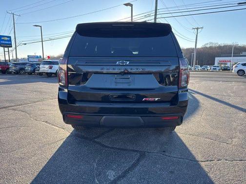 2023 Chevrolet Suburban RST