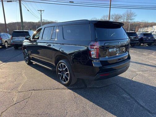 2023 Chevrolet Suburban RST