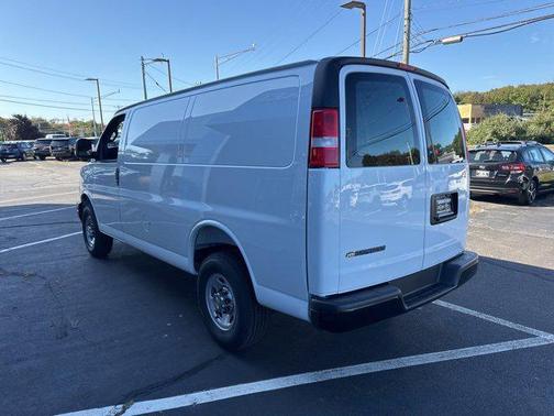 2025 Chevrolet Express 2500 RWD 2500 Regular Wheelbase WT