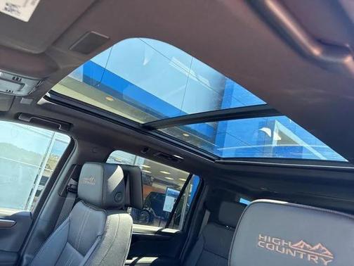 2025 Chevrolet Suburban High Country