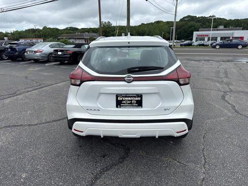 2024 Nissan Kicks SV