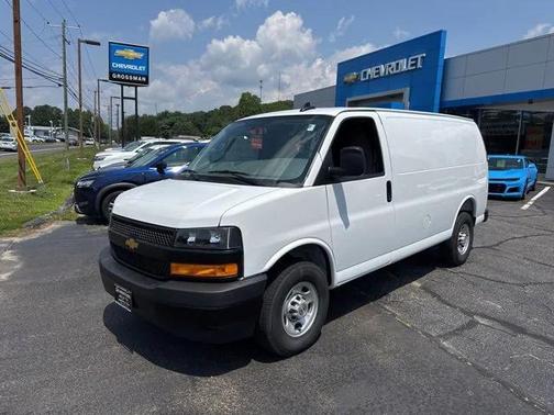2025 Chevrolet Express 2500 WT