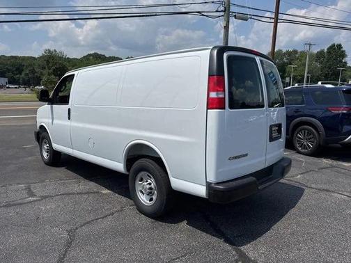 2025 Chevrolet Express 2500 WT
