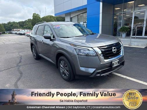 2024 Nissan Pathfinder SV