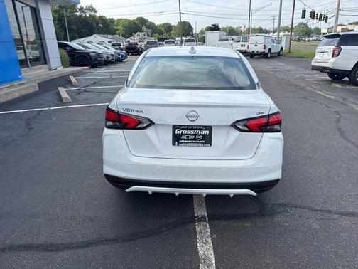 2024 Nissan Versa 1.6 SV