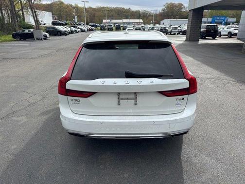 2017 Volvo V90 Cross Country T6