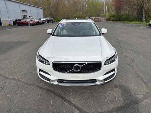 2017 Volvo V90 Cross Country T6