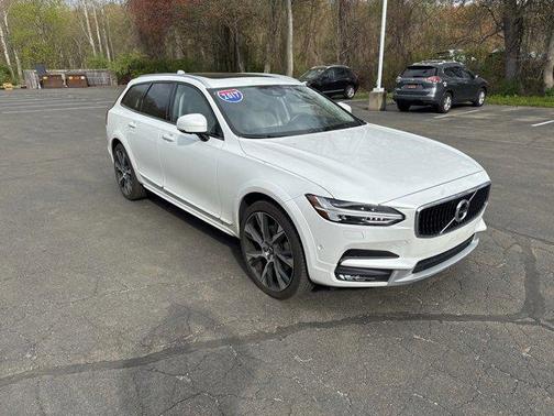 2017 Volvo V90 Cross Country T6