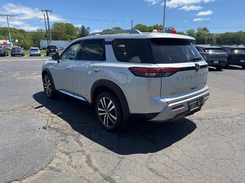 2023 Nissan Pathfinder Platinum