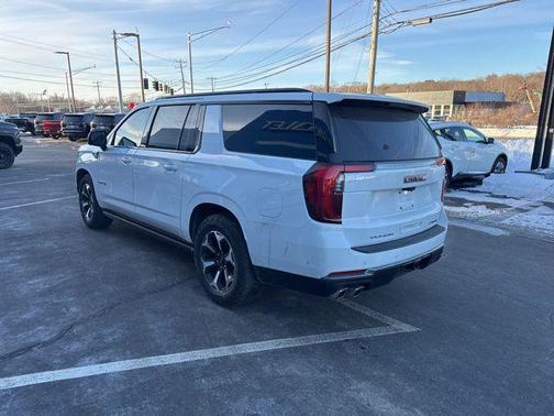 2025 GMC Yukon XL 4WD AT4
