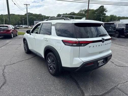 2023 Nissan Pathfinder SV