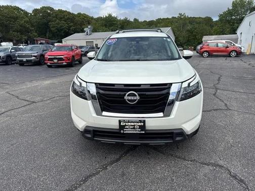 2023 Nissan Pathfinder SV