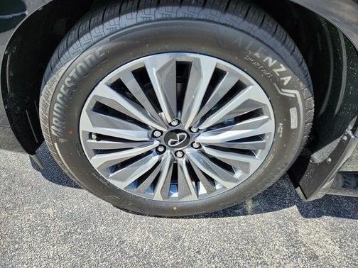 2025 INFINITI QX80 Luxe