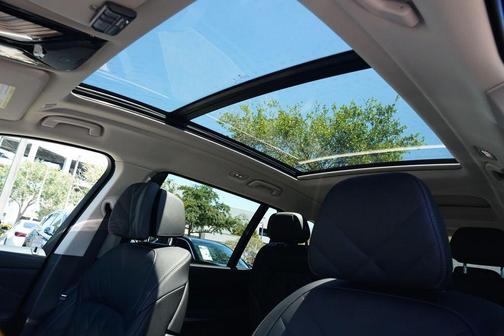 Black Sapphire Metallic 2025 BMW X7 xDrive40i