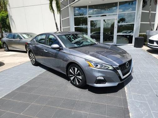 2022 Nissan Altima 2.5 SV