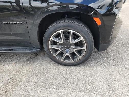 2023 Chevrolet Suburban RST