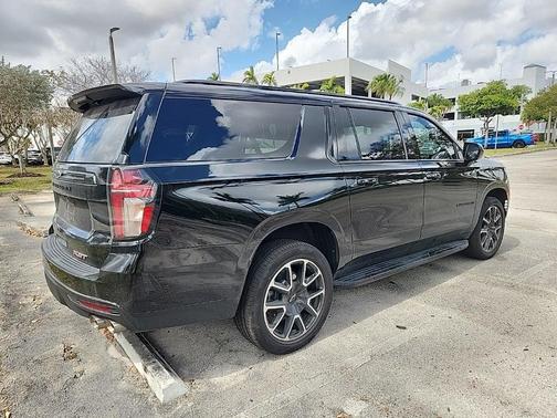 2023 Chevrolet Suburban RST