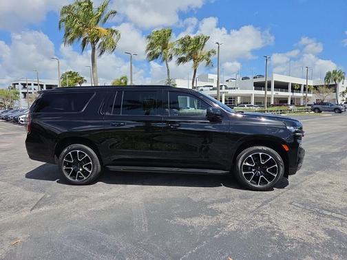 2023 Chevrolet Suburban RST