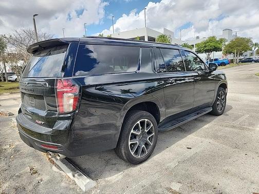 2023 Chevrolet Suburban RST