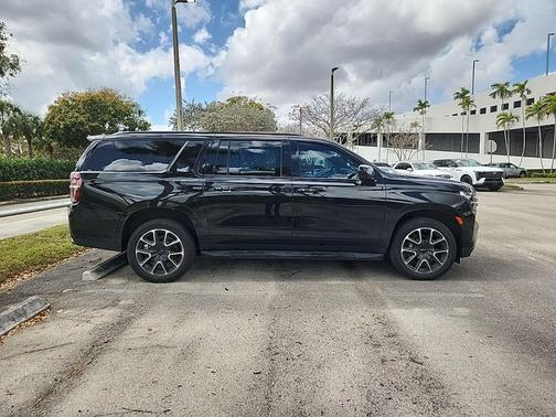 2023 Chevrolet Suburban RST