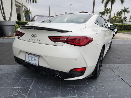 2022 INFINITI Q60 LUXE