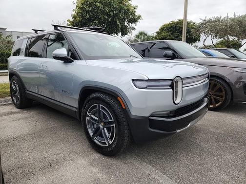 2025 Rivian R1S 