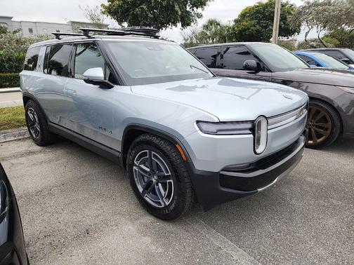 2025 Rivian R1S 