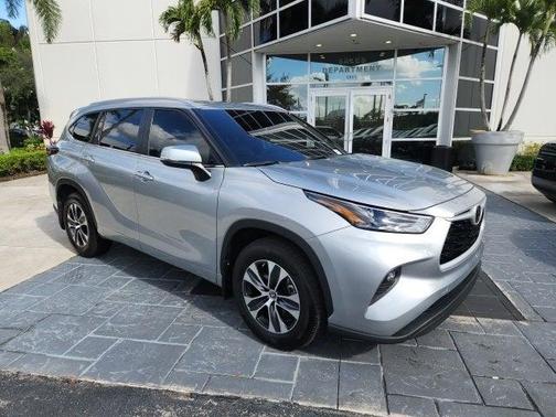 2025 Toyota Highlander XLE