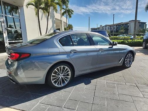 2022 BMW 530 i