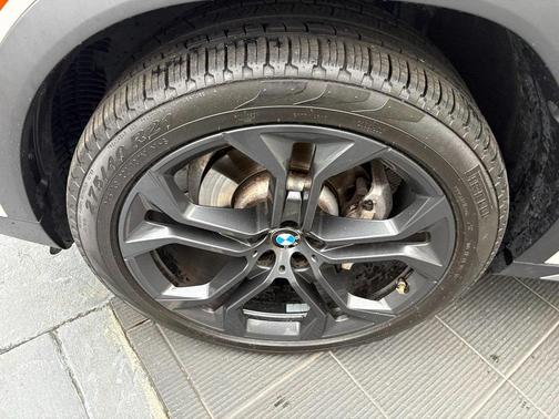 2022 BMW X6 xDrive40i