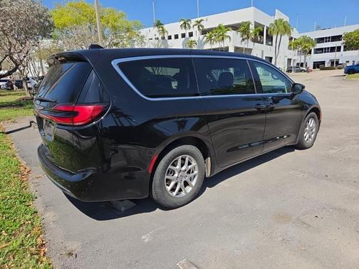 2024 Chrysler Pacifica Touring-L