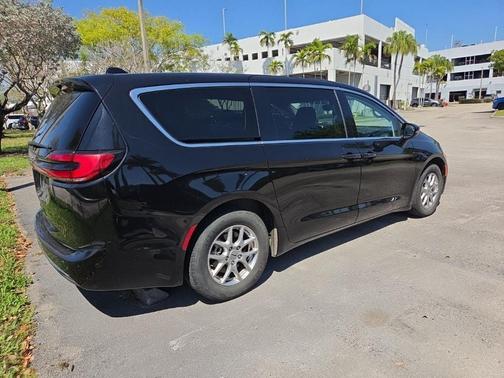 2024 Chrysler Pacifica Touring-L